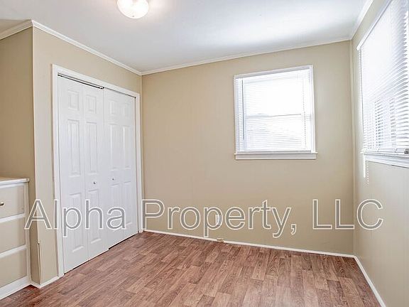 4th image of 105 Foster Cir Unit 5
