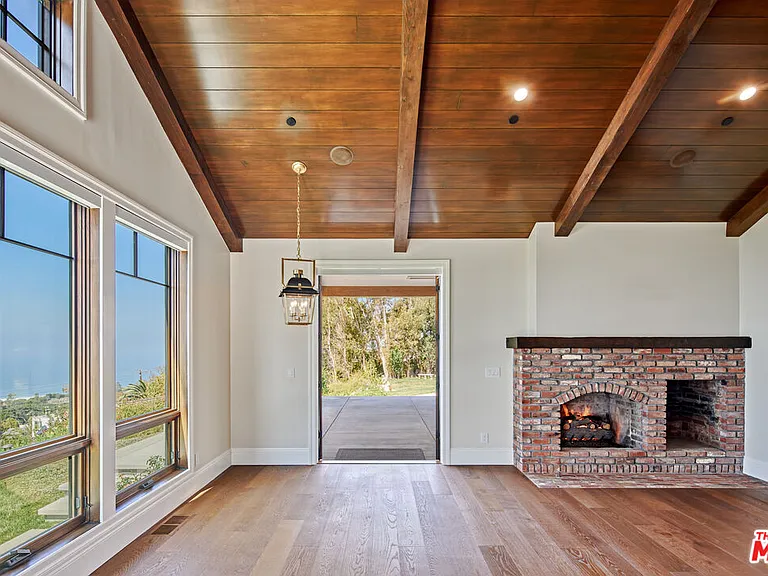 5561 Horizon Dr — Photo 12