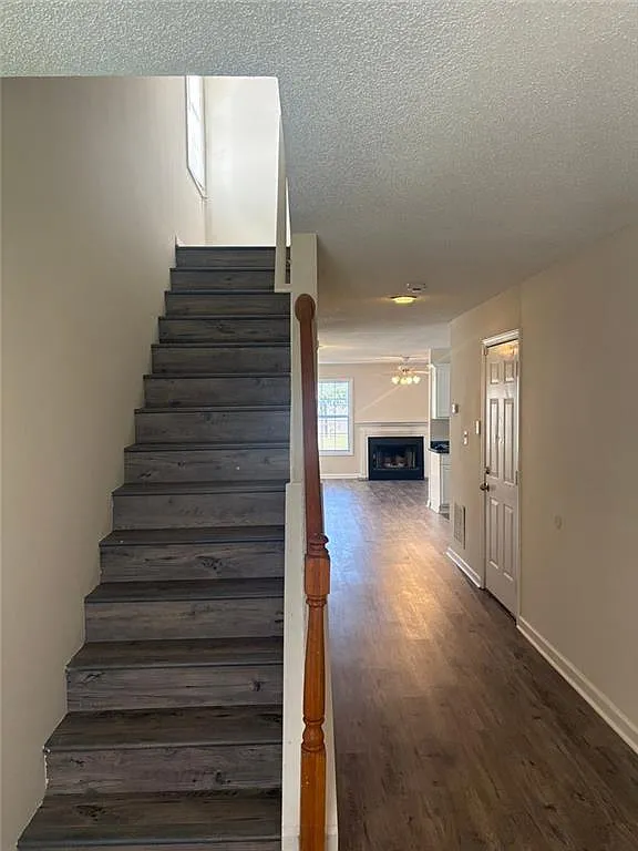 3 bed, 2.5 bath, 1700 sqft, $1,700 — Photo 1