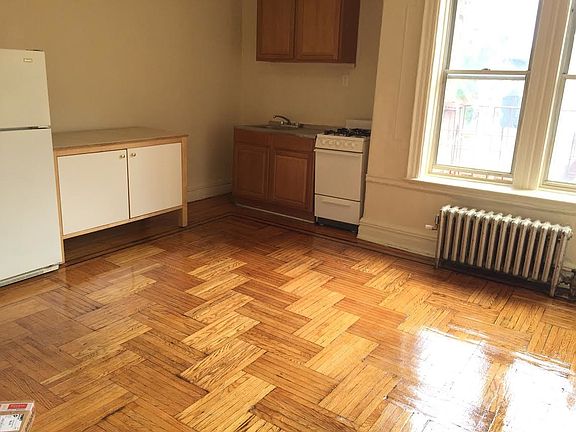 4th image of 135 Hawthorne St APT 6B