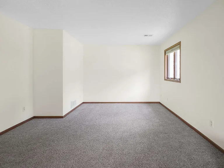 936 Sherwood Rd — Photo 7