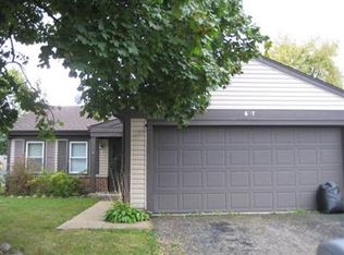 697 Foxdale Ct, Roselle, IL 60172
