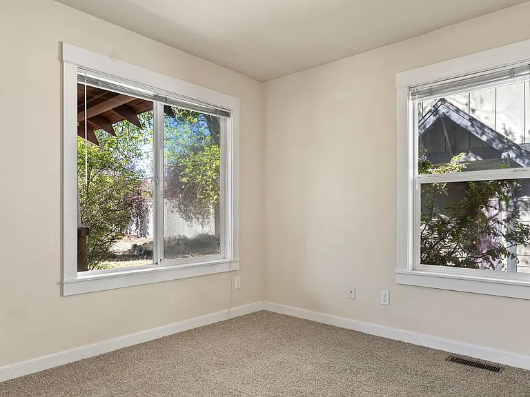 114 SE Roosevelt Ave #&-2 — Photo 12