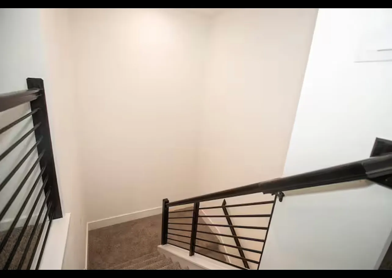 4 bed, 2.5 bath, 2054 sqft, $2,700 — Photo 3