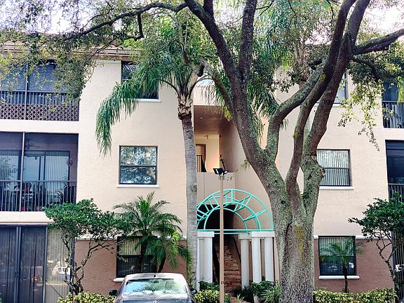 3rd image of 4450 NW 30th St APT 111