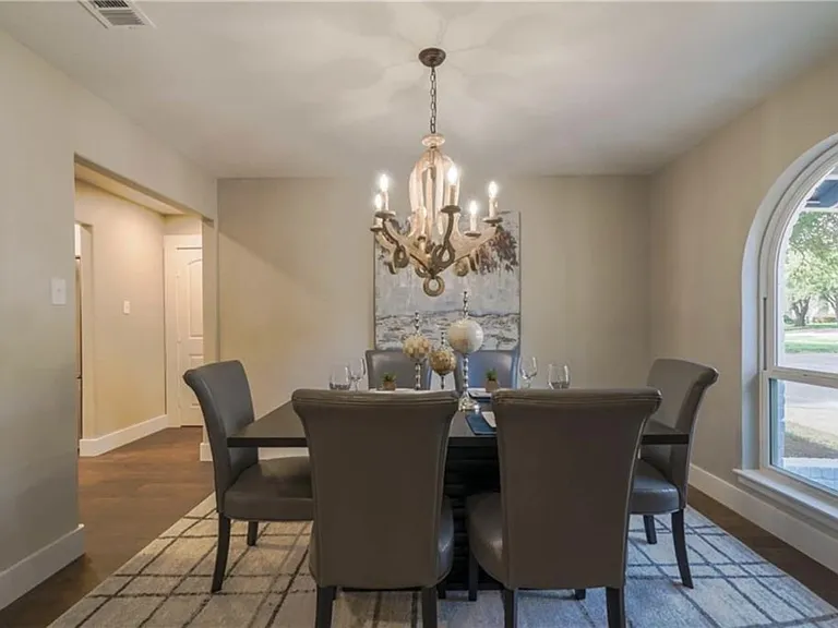 4704 Woodside Dr — Photo 9