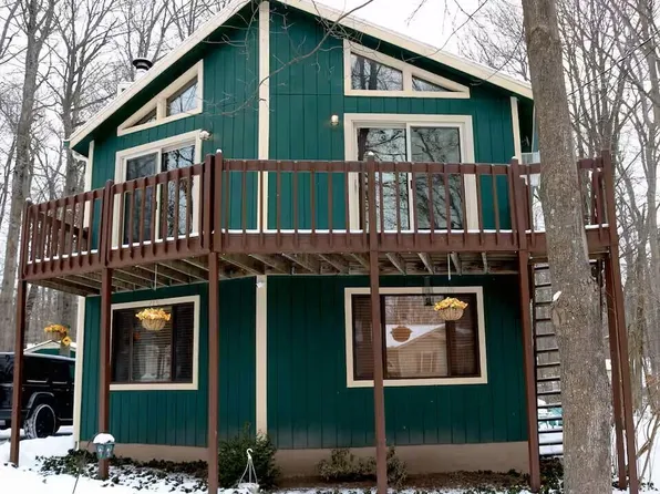 2165 Titania Rd, Tobyhanna, PA 18466