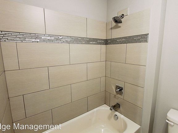 4th image of 424 NE Stafford St #8948376