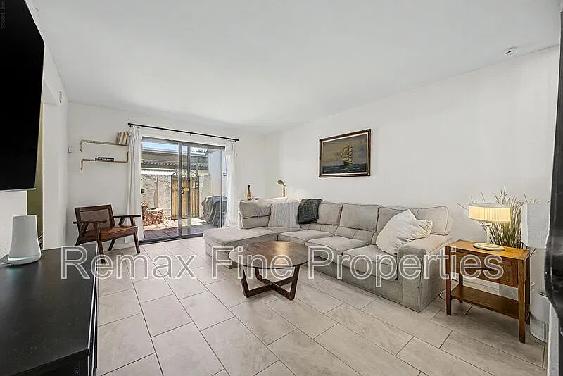 3 bed, 2.5 bath, 1224 sqft, $2,495 — Photo 2