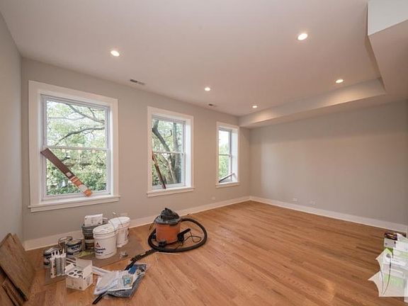 4th image of 1857 W Dickens Ave #G