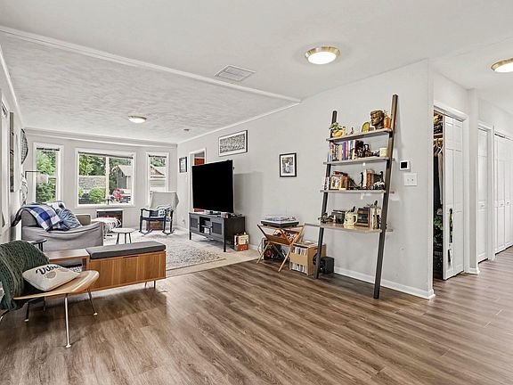 4th image of 1114 Bell Ave