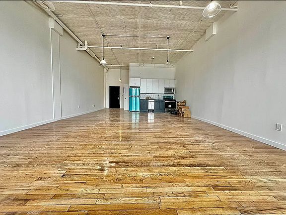 3rd image of 255 McKibbin St #317