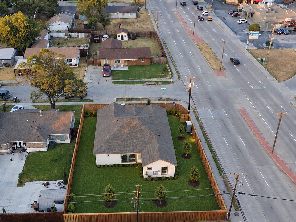 2nd image of 3501 Heath Ln