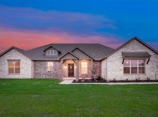 2713 Burr Oak Rd, Terrell, TX 75160
