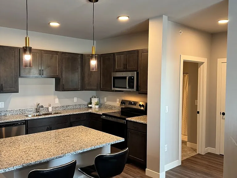 605 Plaza St — Photo 33