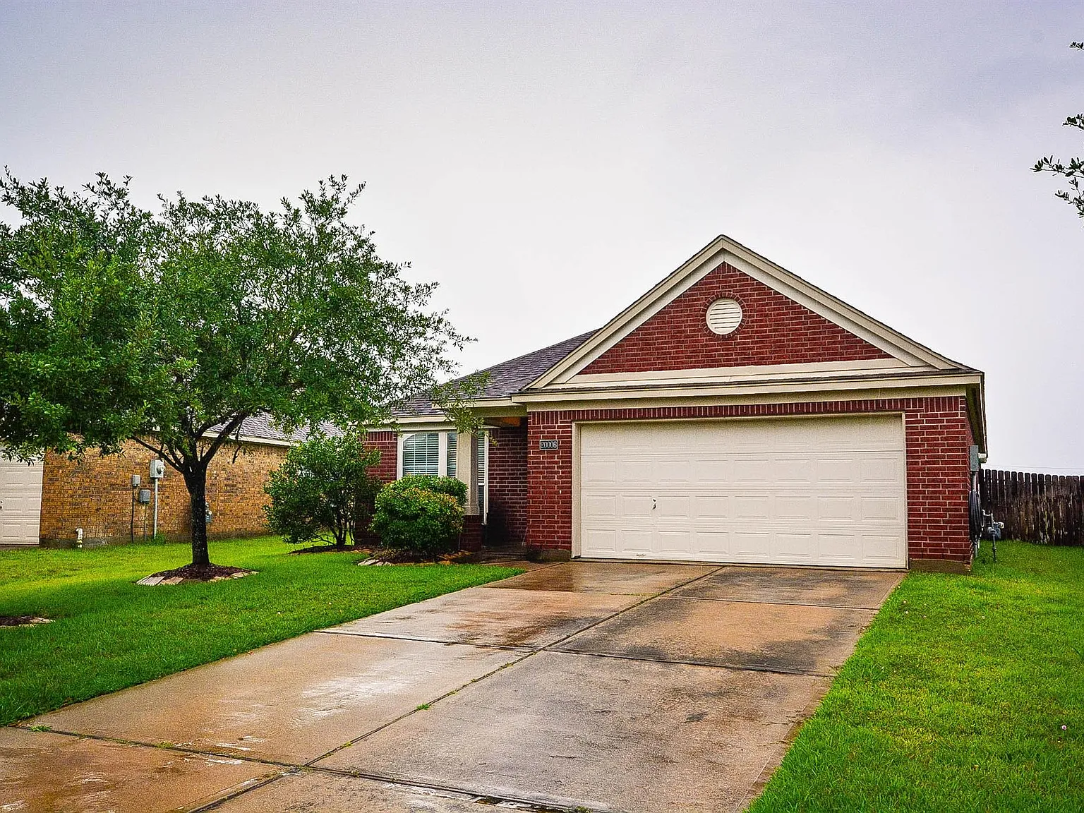 4 bed, 2.0 bath, 2055 sqft, $2,100 — Photo 1