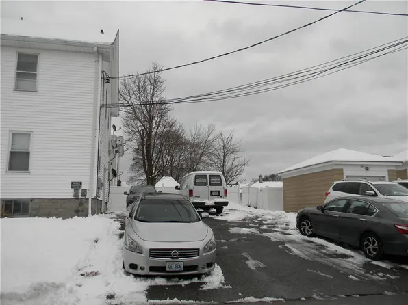 136-138 Oakdale Ave, Pawtucket, RI 02860
