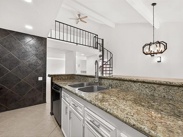 8632 Maplecrest Dr — Photo 9