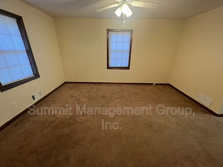 916 Curry Cir SE — Photo 18