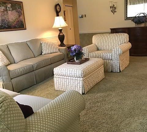 61 BOXWOOD TERR LR FROM WINDOW