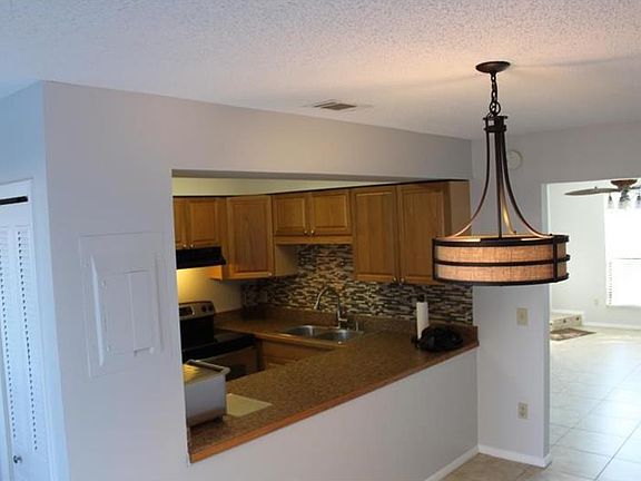 5th image of 608 Casa Park Ct N