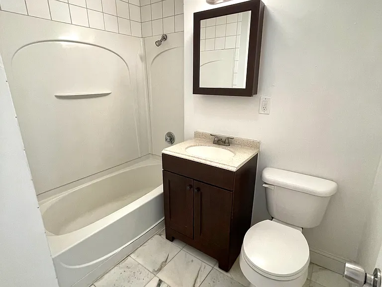 238 Everett St #2 — Photo 9