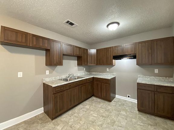 3rd image of 2864 Arlington Ave