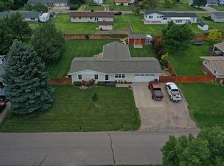 313 Skyview Dr, Hershey, NE 69143