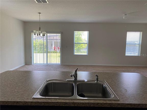 4th image of 841 Sheen Cir