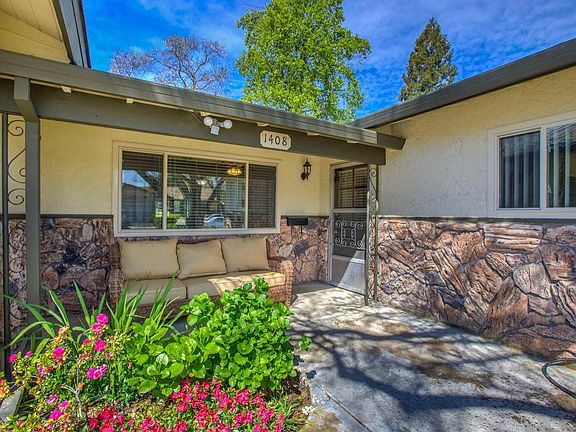 3rd image of 1408 Oakmont Dr