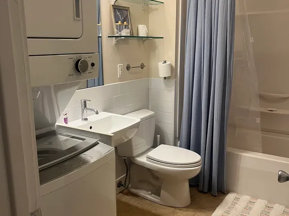 810 Broad St #3, Saint Joseph, MI 49085