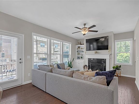 5th image of 424 Montclair Ct