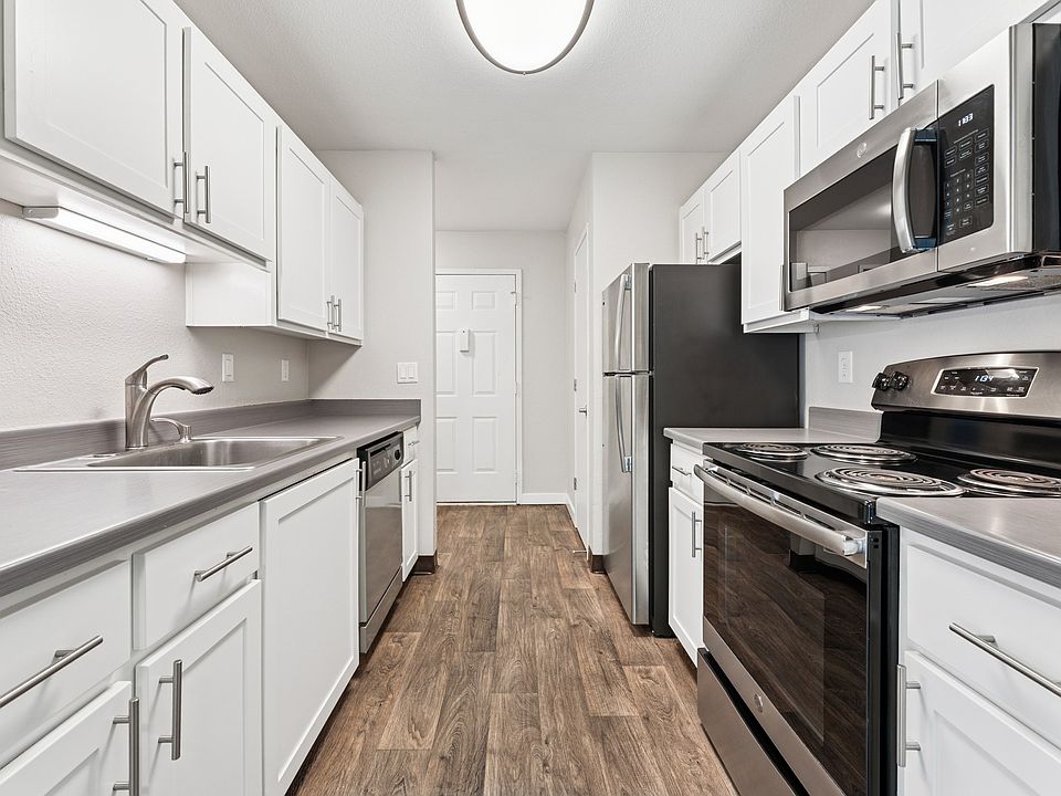 Kitchen | 1-Bedroom | Clermont