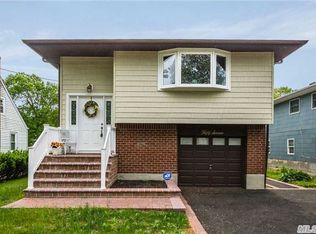 57 10th Ave, Huntington Station, NY 11746