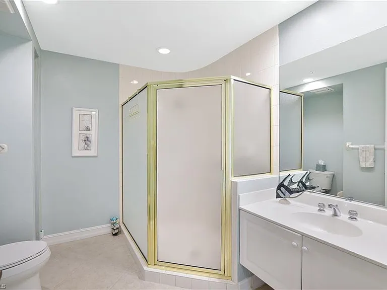4811 Island Pond Ct #302 — Photo 13