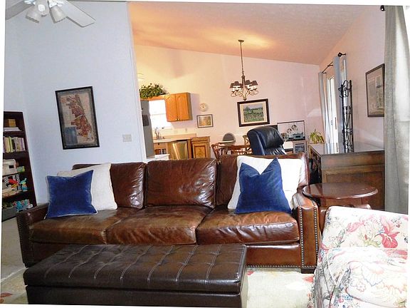 3rd image of 4272 W Harrington St