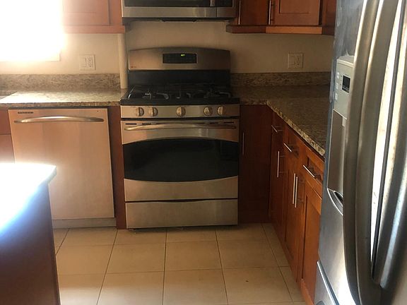 5th image of 300 Hayward Ave