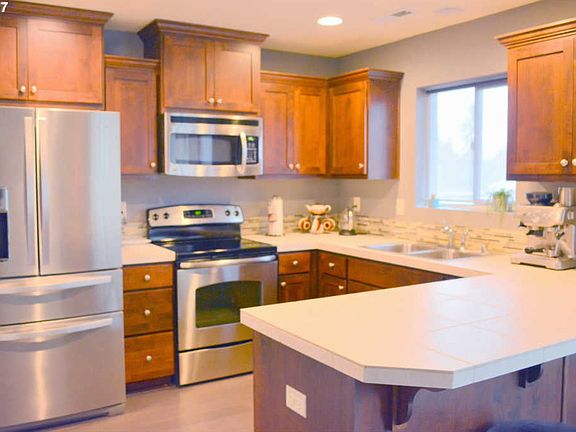 4th image of 308 NE 52nd St