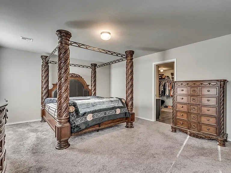 2725 Demotte Dr — Photo 4
