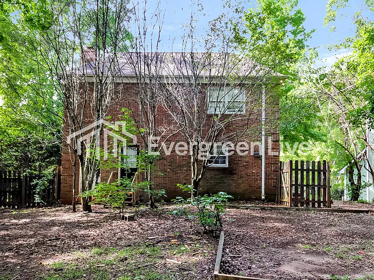 102 Devonwood Ct — Photo 15