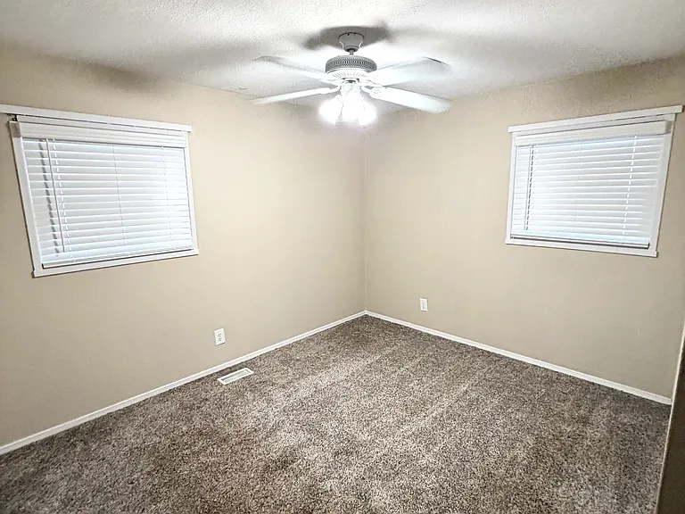 9809 Old Six Mile Ln — Photo 11