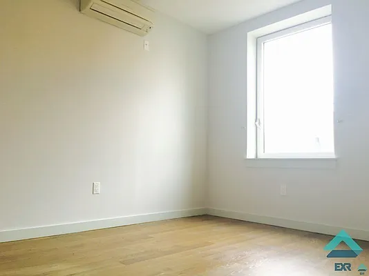 Rented by EXR | media 15