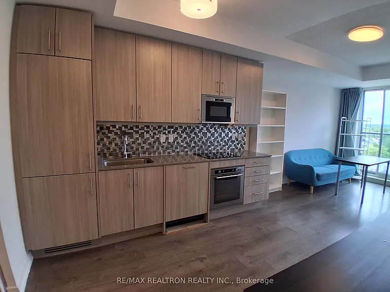297 College St #821 — Photo 3