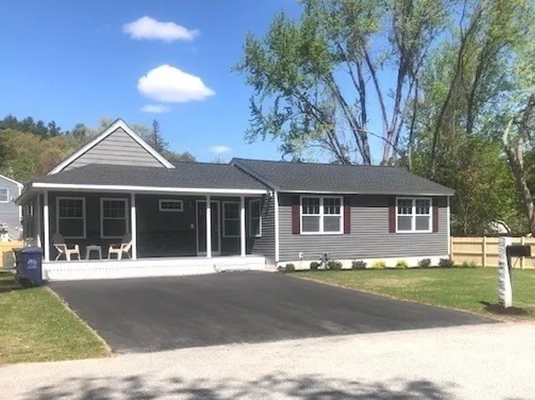 16 Proctor St, Dracut, MA 01826