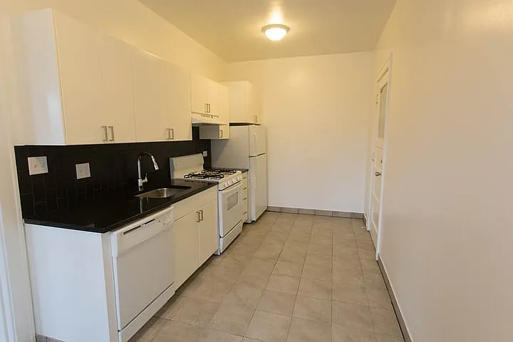 1101 E. Hyde Park Boulevard — Photo 10