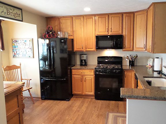 3rd image of 1508 Castlemaine Dr