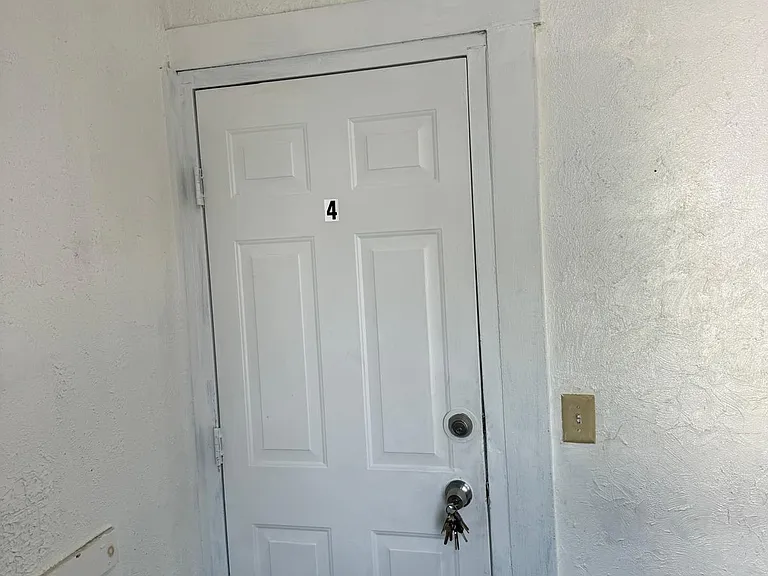 28 Seavey St #4 — Photo 9