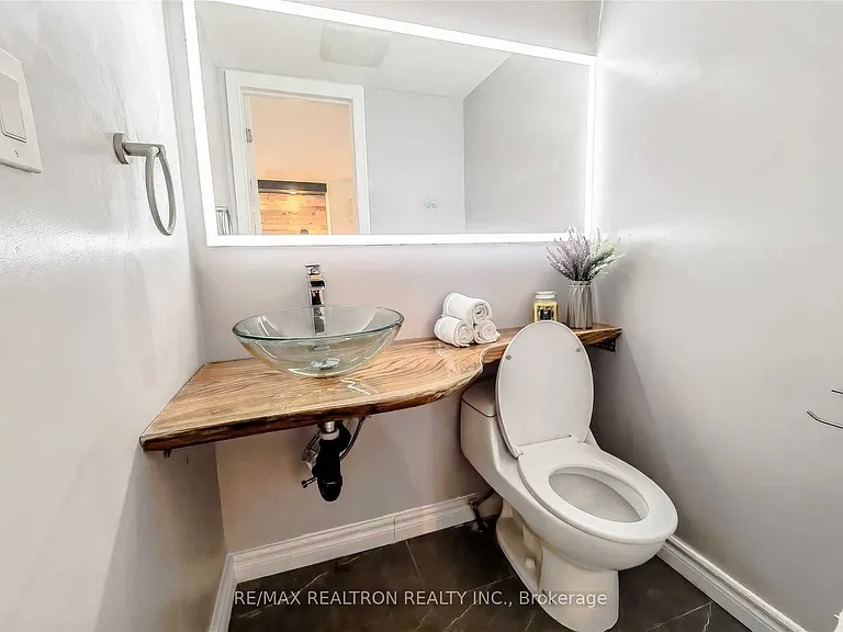 7 Barnwell Dr — Photo 4