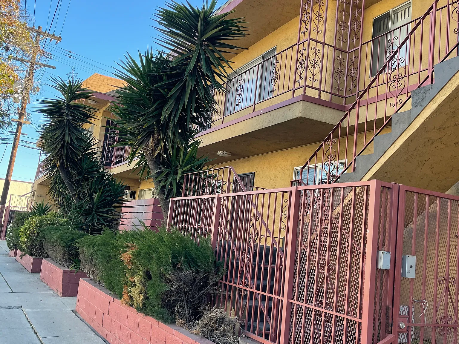 1 bed, 800 sqft, $2,000 — Photo 3