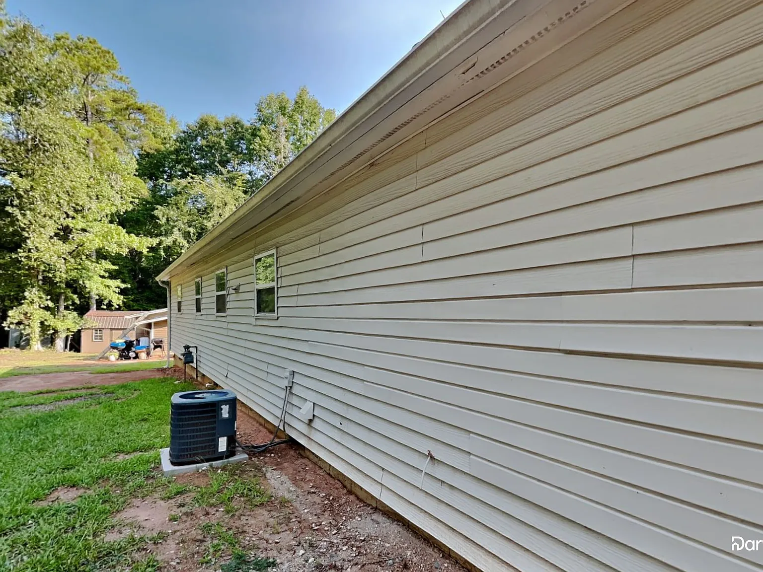 3 bed, 1.0 bath, 1296 sqft, $1,425 — Photo 2